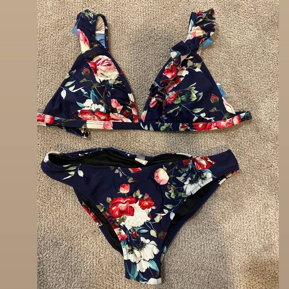 Cupshe floral ruffled bikini set